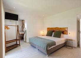 Coral Botique Suites 3