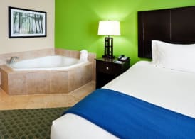 Holiday Inn Express & Suites NEWPORT SOUTH by IHG 2