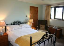 Barn Cottage - Farm Park Stay with Hot Tub, BBQ & Fire Pit 2