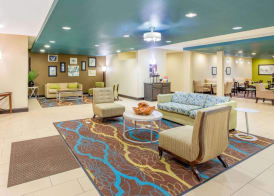 La Quinta Inn & Suites by Wyndham Floresville 4