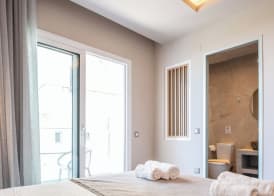 Skipper Beachfront Suites 5