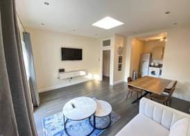Cosy Two Bedroom Apartment Near East Croydon Station 3
