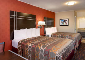 Best Western Plus Raffles Inn & Suites 4