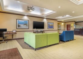 Comfort Inn & Suites Northeast - Gateway 2