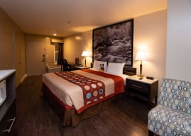 Super 8 by Wyndham Anaheim/Disneyland Drive 4