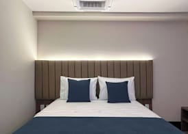 Hotel Continental ByHours 3