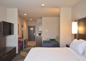 Holiday Inn Express & Suites Oklahoma City Mid - Arpt Area, an IHG Hotel 5