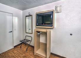 Motel 6 Colorado Springs, CO – South/Metro Area 4