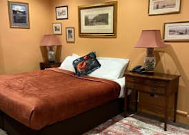 Queens Court Hotel 5