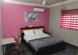 Royal Blue Guest House & Bar 4