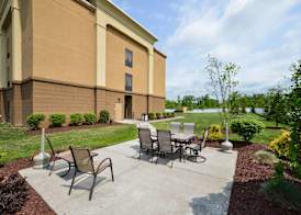 Hampton Inn Utica 2