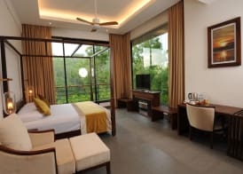 The Lake Forest Hotel 5