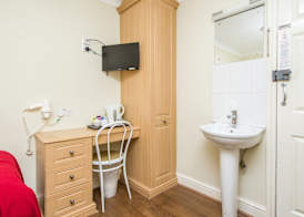 Fairway Hotel 5