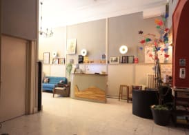Hôtel Des Arts, Artisanal et Indépendant 3