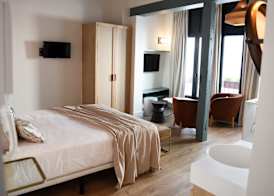 Honest Sevilla Apartments 4