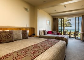 Pebble Beach Motor Inn 4