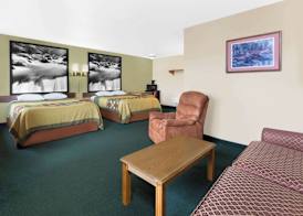 Super 8 by Wyndham Antigo 4