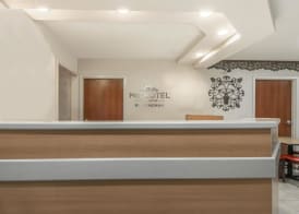 Microtel Inn & Suites by Wyndham Auburn 2