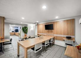 Microtel Inn by Wyndham Greensboro 4