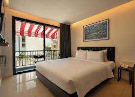 Red Door Samsen Hotel, Bangkok 3