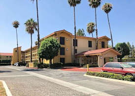 Super 8 by Wyndham San Bernardino 4