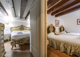 Gondola Luxury - Campo Santi Filippo e Giacomo by Wonderful Italy 4