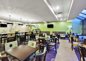 Hampton Inn Clinton 4