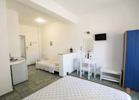 Finikas Santorini 4