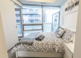 AOC Suites 2 Bedroom Condo, City CN Tower View 5