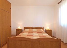 Apartment 909 3