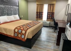 Super 8 by Wyndham Frankfort IN 4