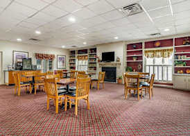 Perry Inn & Suites National Fairground I 75 3