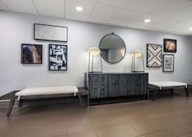 La Quinta Inn & Suites by Wyndham Downtown Asheville 2