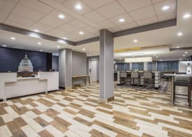 La Quinta Inn & Suites by Wyndham DC Metro Capital Beltway 2
