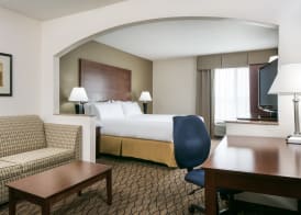 Holiday Inn Express & Suites CLINTON by IHG 4