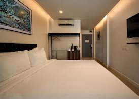 Red Door Samsen Hotel, Bangkok 4
