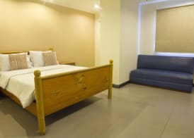Nichols Airport Hotel 3