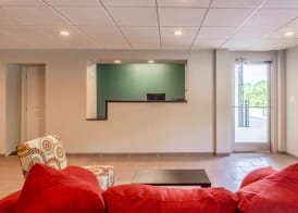 Econo Lodge East Ridge 5
