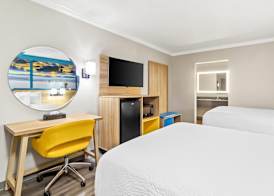 Days Inn by Wyndham Houston East 5