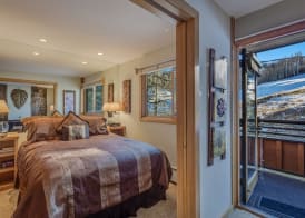 Laurelwood Condominiums 103 4