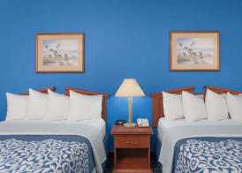 Days Inn & Suites by Wyndham Cambridge 5