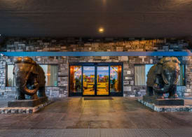 Azure Hotel&Suites Ontario Trademark Collection by Wyndham 3