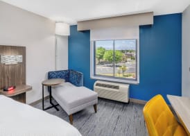 Holiday Inn Express & Suites COLORADO SPRINGS-FIRST & MAIN by IHG 3