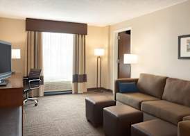 Comfort Inn & Suites Presidential 4