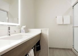 Holiday Inn Express FREDERICKSBURG SOUTHPOINT by IHG 4