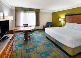 La Quinta by Wyndham Haywood Mall-Near Greenville Downtown 4