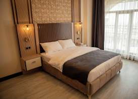 HOTEL EDEN'S 2
