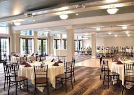 Niagara Crossing Hotel and Spa 2
