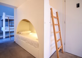 Central Hostel Oia 3