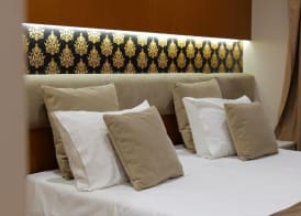 Hotel Queen 5